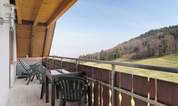 Kappelrodeck Apartment | Apartment 'B, 4 Sterne' with Mountain View, Shared Garden and Wi-Fi