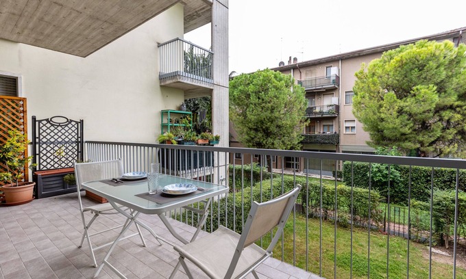 Valeggio sul Mincio Apartment | Apartment 'Bed Smile Valeggio' with Shared Terrace, Wi-Fi and Air Conditioning