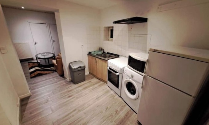 Vaux-sous-Chevremont Apartment | Apartment bedroom and living room
