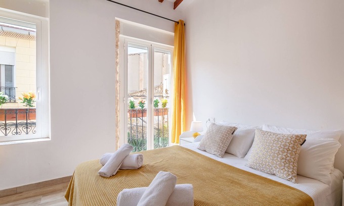 San Anton Apartment | Apartment "Bel Rustique" with Private Garden & Wi-Fi