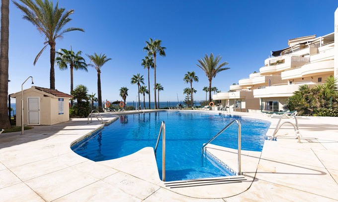 Buenas Noches Apartment | Apartment "Bermuda Beach 1" with Sea View, Shared Pool & Wi-Fi