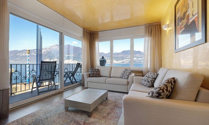 Brenzone sul Garda Apartment | Apartment 'Bianca' with Lake View, Wi-Fi and Air Conditioning