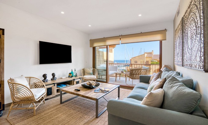 Altea la Vella Apartment | Apartment 'Blue Greenwich Port' with Shared Pool, Wi-Fi and Air Conditioning