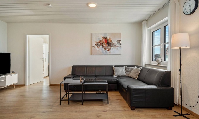 Meckenbeuren Apartment | Apartment 'Bodenseenest' with Mountain View, Balcony and Wi-Fi