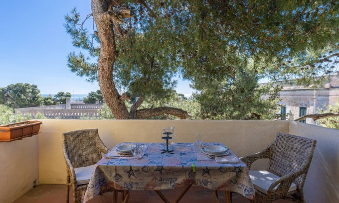 Santa Maria di Leuca Apartment | Apartment 'Bouganville' with Sea View, Wi-Fi and Air Conditioning