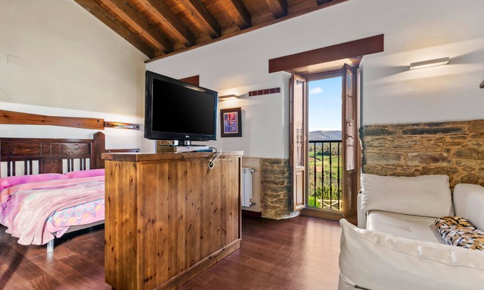 Vegadeo Apartment | Apartment 'C De Alborada Del Eo' with Mountain View, Private Garden and Wi-Fi