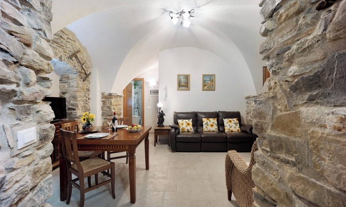 Diano San Pietro Apartment | Apartment 'Ca Dei Nonni' with Private Terrace and Wi-Fi