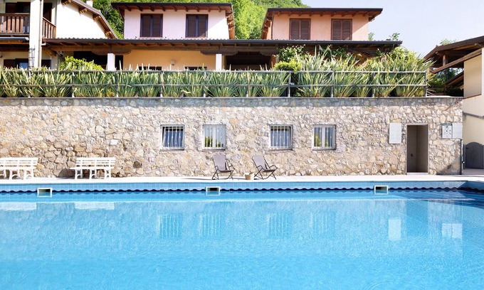 Pregasio Apartment | Apartment "Casa Lucy" with Lake View, Shared Pool & Wi-Fi