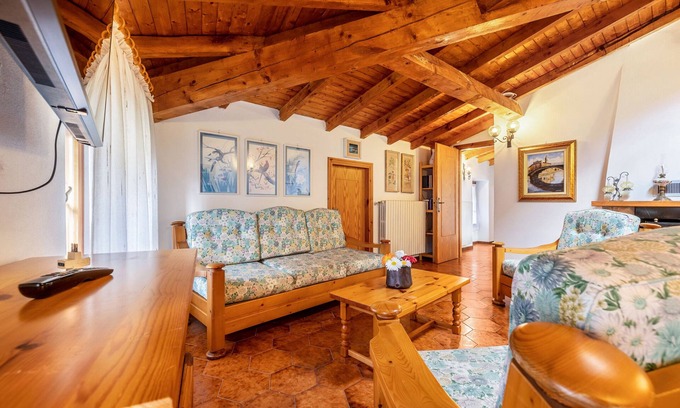 Vesio Apartment | Apartment 'Casa Adele Tremosine' with Lake View, Private Terrace and Wi-Fi