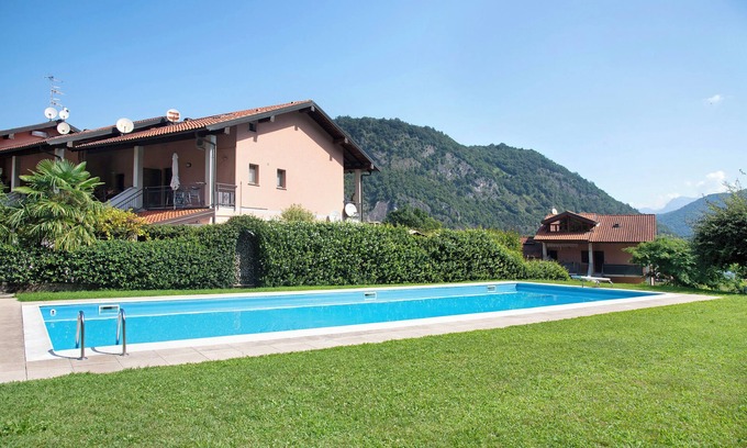 Lavena Ponte Tresa Apartment | Apartment 'Casa Del Sole' with Mountain View, Shared Pool and tennis court