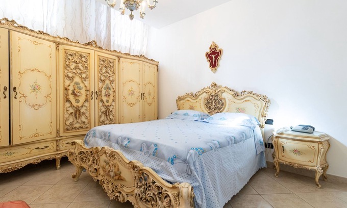 Santeramo in Colle Apartment | Apartment 'Casa Luxury' with Shared Terrace, Wi-Fi and Air Conditioning