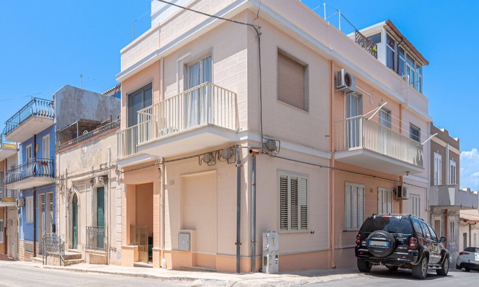 Pachino Apartment | Apartment 'Casa Alejandra A Pachino Centro' with Balcony, Wi-Fi and Air Conditioning