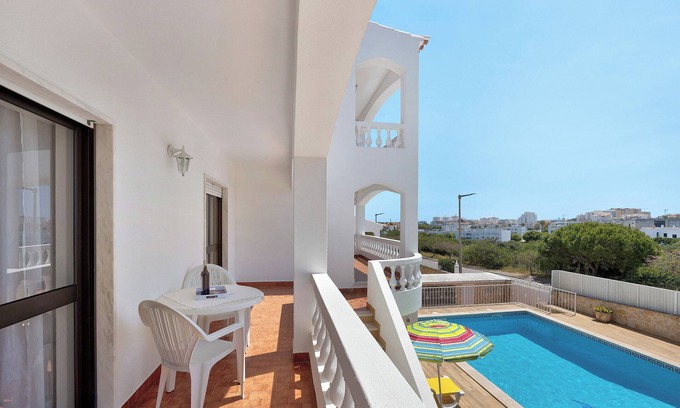 Funchal Apartment | Apartment 'Casa Atlântico nº2' close to the Sea with Shared Pool & Wi-Fi