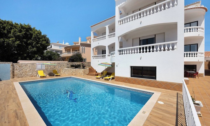Funchal Apartment | Apartment 'Casa Atlântico nº4' close to the Sea with Shared Pool & Wi-Fi