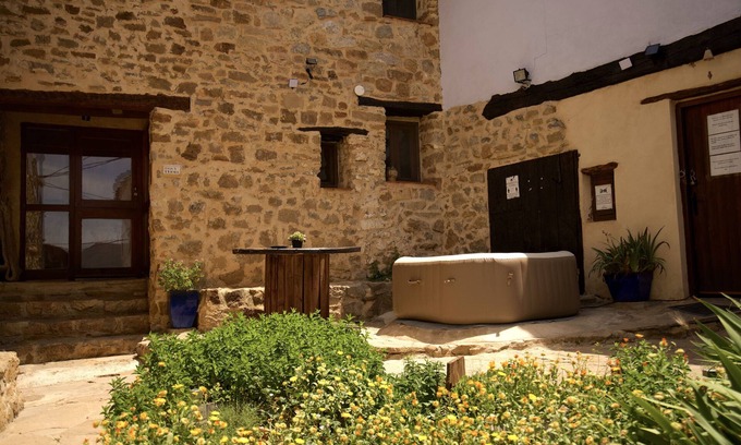 La Cuevarruz Apartment | Apartment "Casa de los Sueños - Escala" with Shared Terrace, Wi-Fi & A/C