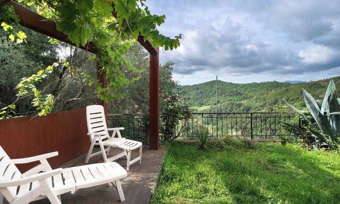 Vendone Apartment | Apartment 'Casa Degli Artisti' with Mountain View, Private Garden and Wi-Fi
