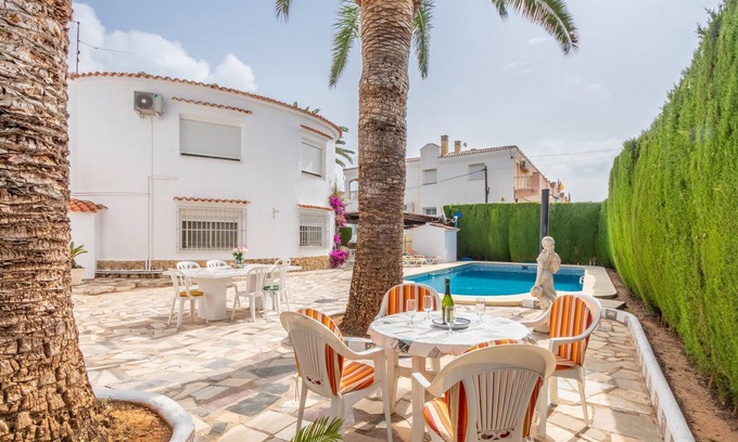 Almadrava Beach Villa | Apartment 'Casa Esther' Near the Beach with Large Private Pool & Wi-Fi