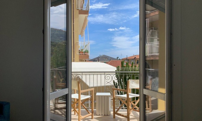 Alassio Apartment | Apartment 'Casa Federica' with Balcony and Wi-Fi