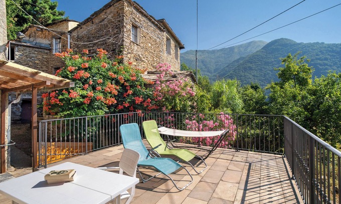 Grattino Apartment | Apartment 'Casa Grattino' with Mountain View and Private Terrace