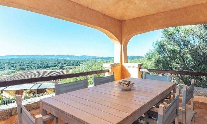 Porto Pollo Apartment | Apartment 'Casa Lauretta' with Sea View, Shared Pool and Air Conditioning