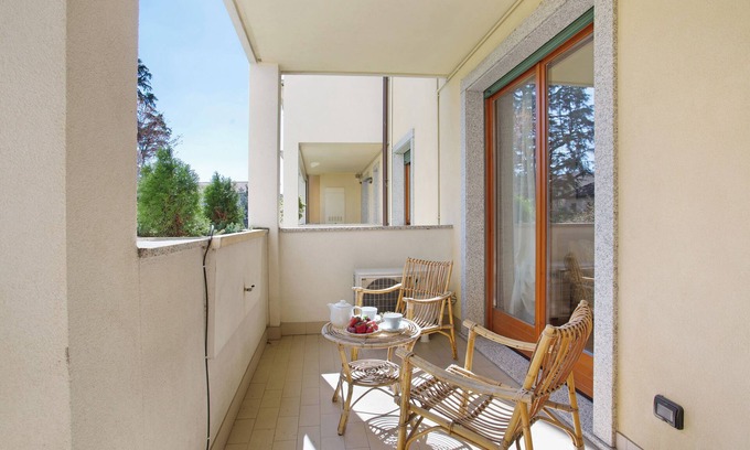 Nova Milanese Apartment | Apartment 'Casa Rosada Monza Autodromo' with Balcony, Wi-Fi and Air Conditioning