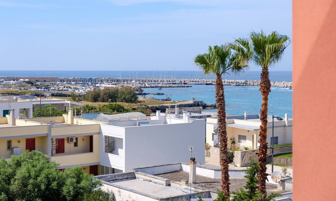 San Foca Apartment | Apartment 'Casa Tra Cielo E Mare' with Sea View, Private Terrace and Wi-Fi