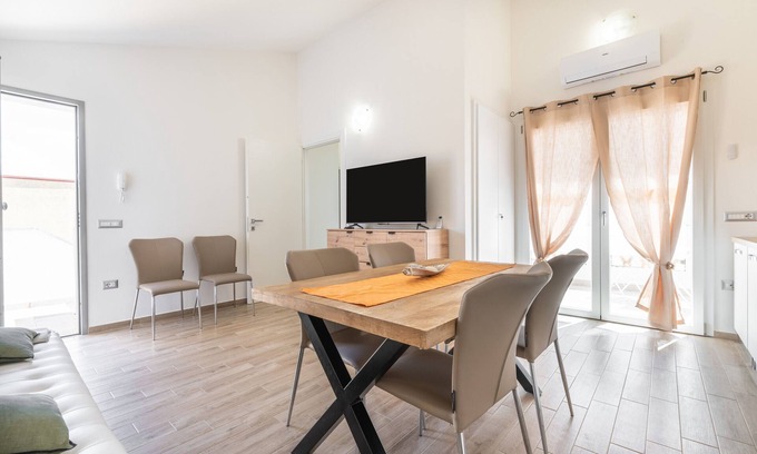 Sant'Antioco Apartment | Apartment 'Casa Vacanze Alba Mar' with Balcony, Wi-Fi and Air Conditioning