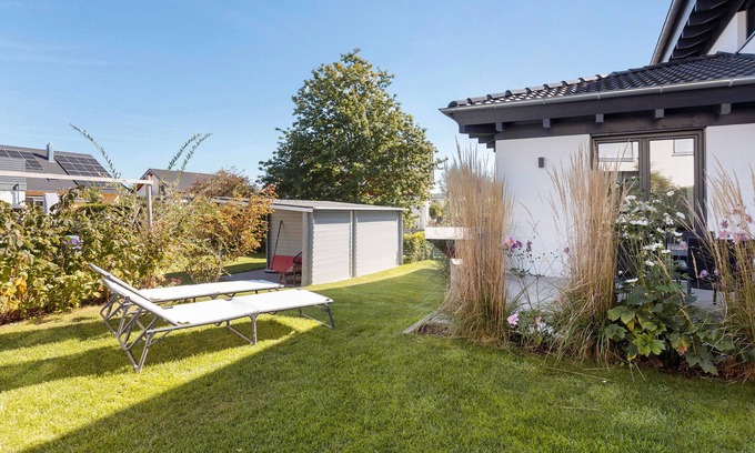 Moos Apartment | Apartment 'Casa Verde - Moos' with Private Terrace, Shared Garden and Wi-Fi