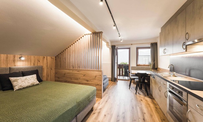 Chifa Apartment | Apartment castle view with south-facing balcony