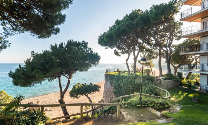 Platja d'Aro Apartment | Apartment 'Cavall Bernat' with Sea View, Private Terrace and Wi-Fi