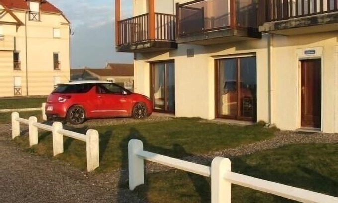 Cayeux-sur-Mer Apartment | Apartment CAYEUX S/mer at the gateway to the Baie de Somme facing the sea