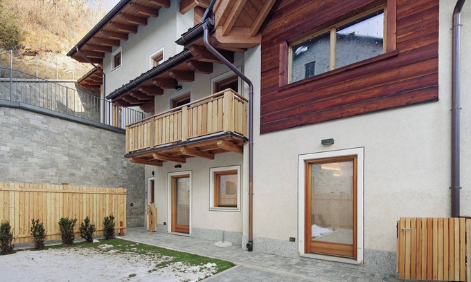 Isolaccia Apartment | Apartment 'Chalet Emma Isolaccia' with Mountain View, Private Terrace and Wi-Fi