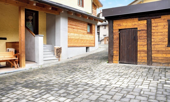 Acceglio Apartment | Apartment 'Chalet Provenzale Trilocale' with Shared Garden and Wi-Fi