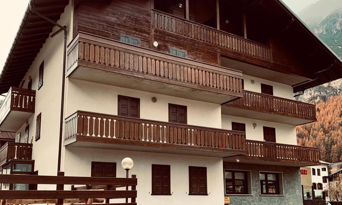 Isolaccia Apartment | Apartment 'Cima De' Piazzi' with Mountain View, Balcony and Wi-Fi