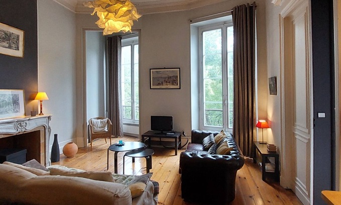 Bordeaux City Centre Apartment | Apartment-Clemenceau-Ensuite with Bath-Street View