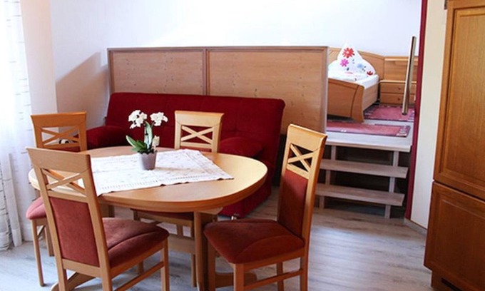 Lonsee Apartment | Apartment 'D' with Shared Garden, Balcony and Wi-Fi