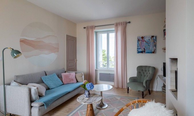 Locquirec Apartment | Apartment 'De Charme' with Sea View