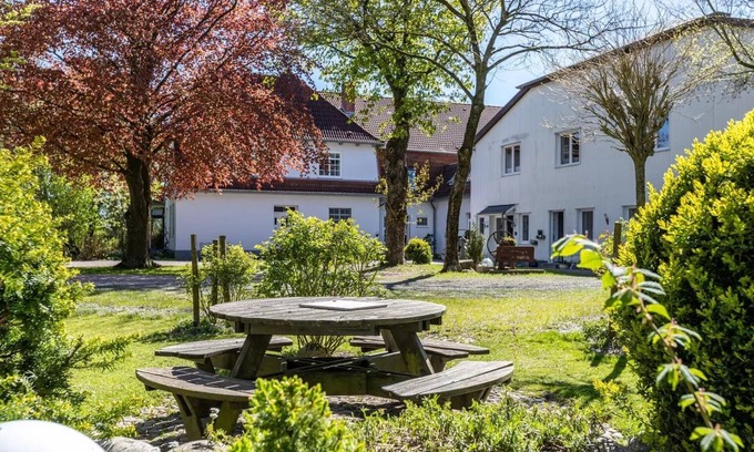 Cecilienkoog Apartment | Apartment "Denkerhof Rosenquarz" with Shared Garden & Wi-Fi