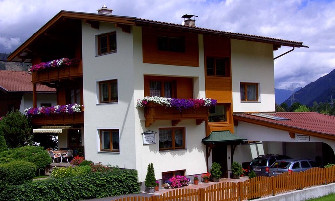 Distelberg Apartment | Apartment directly at the Aufenfeld campsite