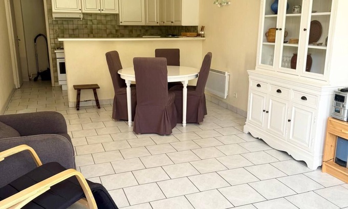 Le Moulleau Apartment | APARTMENT DIRECTLY ONTO SUNNY PRIVATE GARDEN. 15 MN WALK FROM THE BEACH