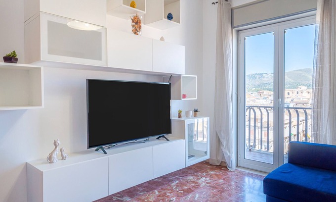 Avola Apartment | Apartment 'Domitilla In Centro Con Panorama' with Sea View, Balcony and Air Conditioning