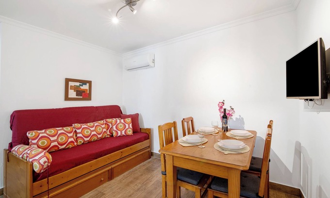 Vila Real Santo Antonio Apartment | Apartment 'Dourado' with Balcony, Wi-Fi and Air Conditioning