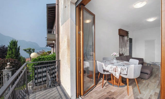 Lezzeno Apartment | Apartment 'Dudi Jolie' with Lake View, Whirlpool, Terrace and Wi-Fi