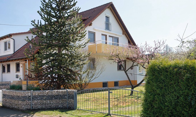 Unteruhldingen Apartment | Apartment 'Enderle' with Balcony and Wi-Fi