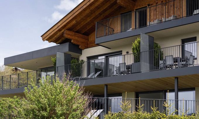 Avelengo Apartment | Apartment "Edelweiss Beim Lackl" with Mountain View & Wi-Fi