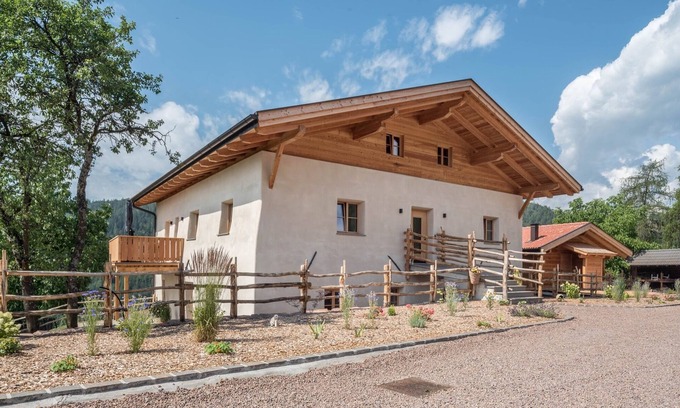 San Genesio Atesino Apartment | Apartment Egger an der Lahn - Dolomiten with Mountain View, Terrace & Wi-Fi