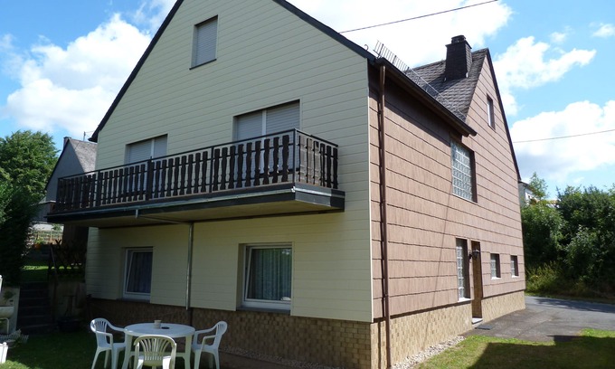 Urschmitt Apartment | Apartment "Eifel Nest" between VULKANEIFEL and Moselle