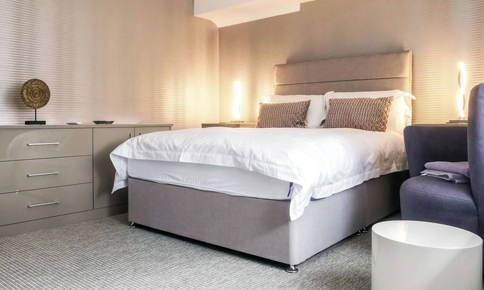 Pagham Cottage | Apartment Eight at Barton Manor - UK39563