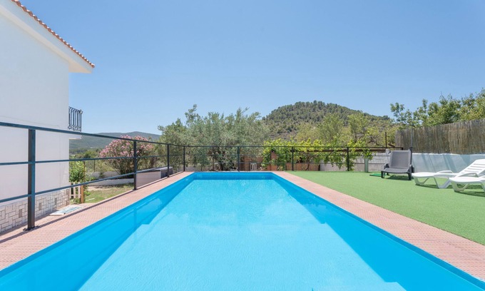 Altura Ski Chalet | Apartment 'El Cachorro' with Mountain View, Private Pool and Shared Terrace