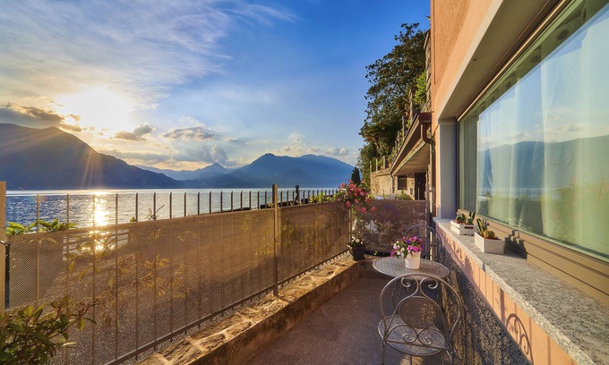 Fiumelatte Apartment | Apartment "El Lavandee" with Lake Access, Lake & Mountain View, A/C, Wi-Fi